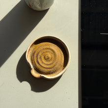 Load image into Gallery viewer, Two ceramic items on a flat surface with a light background
